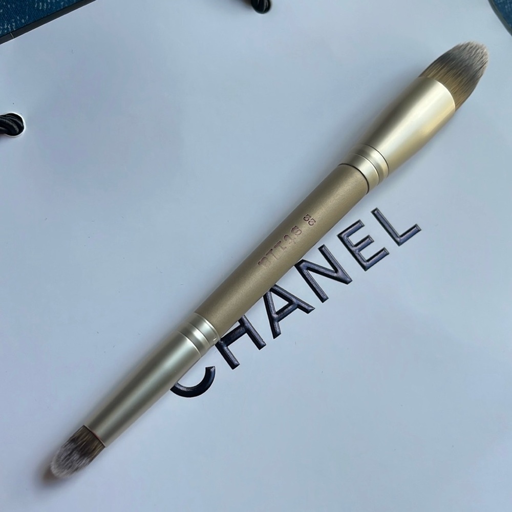 Dual ended STILA 33 complexion brush